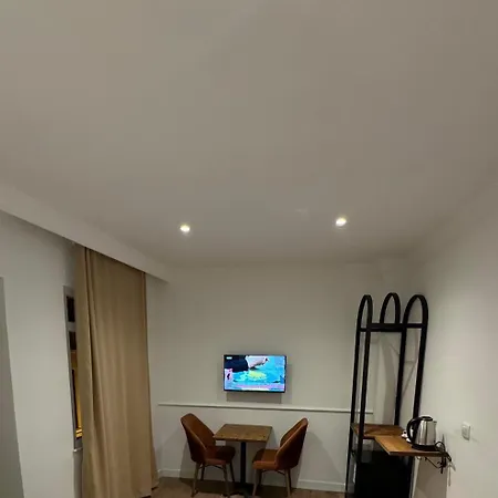 Hotell Neva Corner *